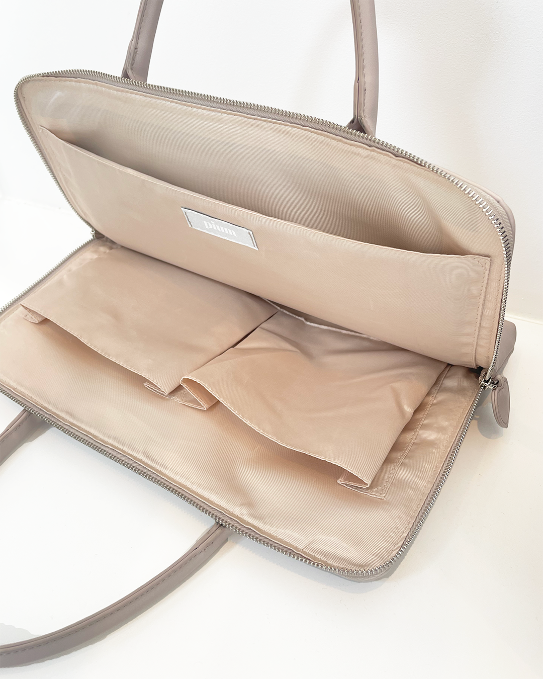 piumモノグラムPCバッグ