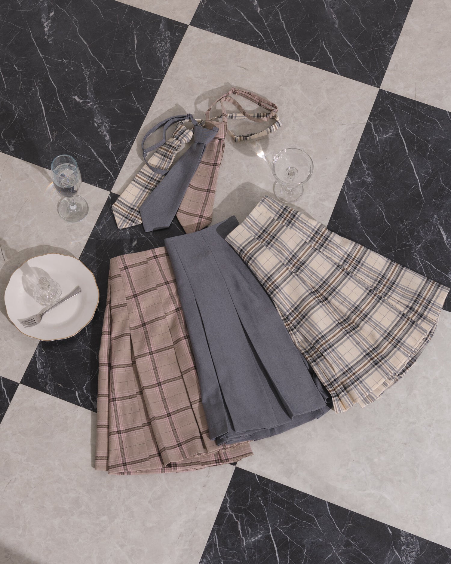 ネクタイ付きフレアプリーツスカート