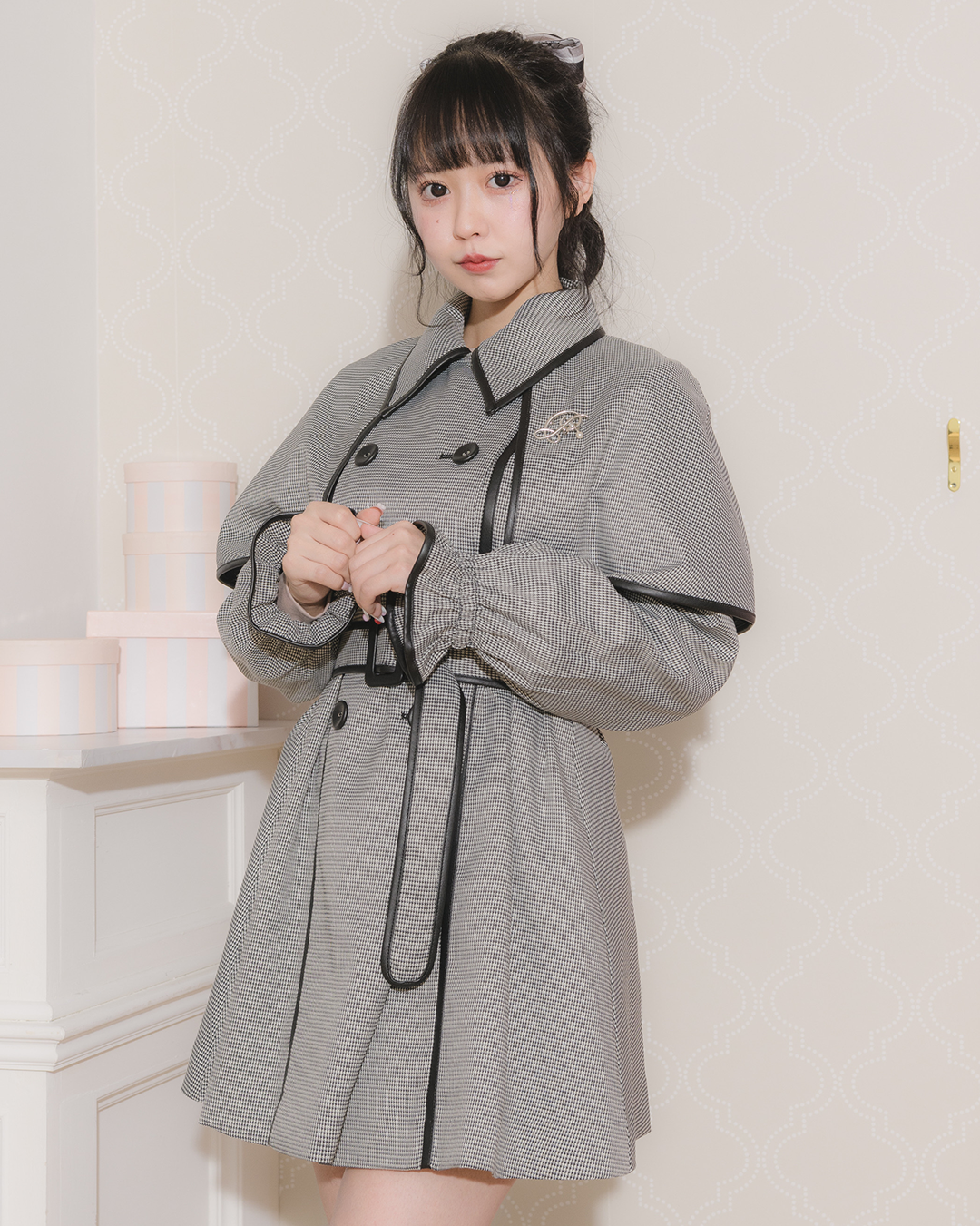 ケープ付きパイピングトレンチコート