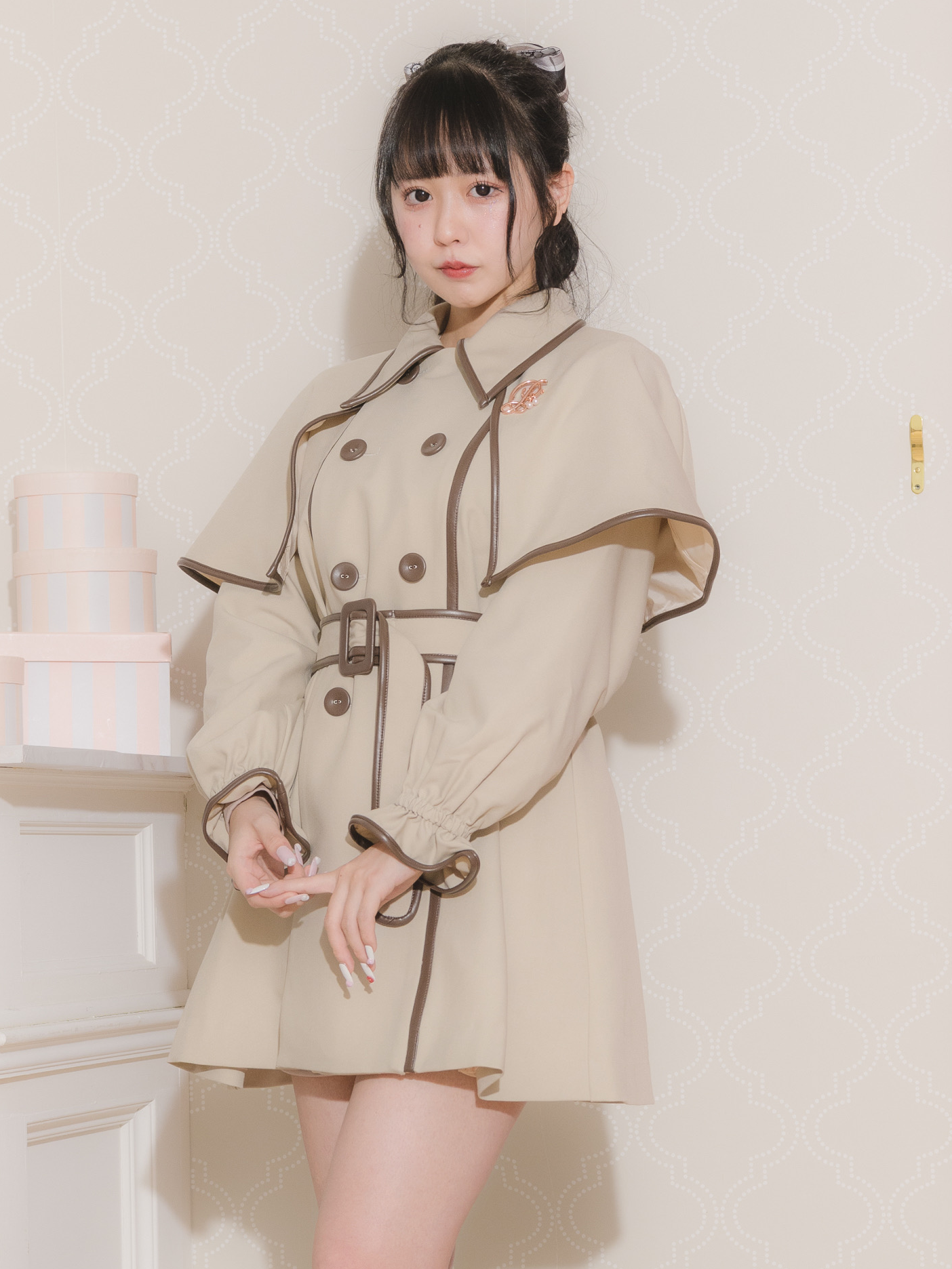 ケープ付きパイピングトレンチコート