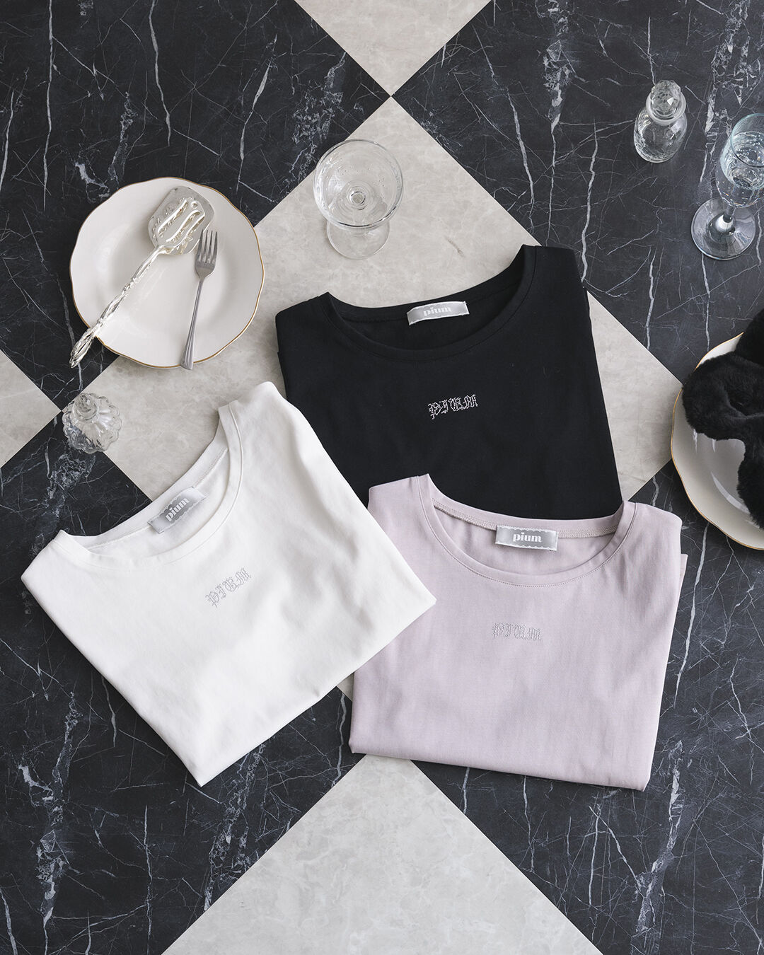 ラインストーンロゴTシャツ