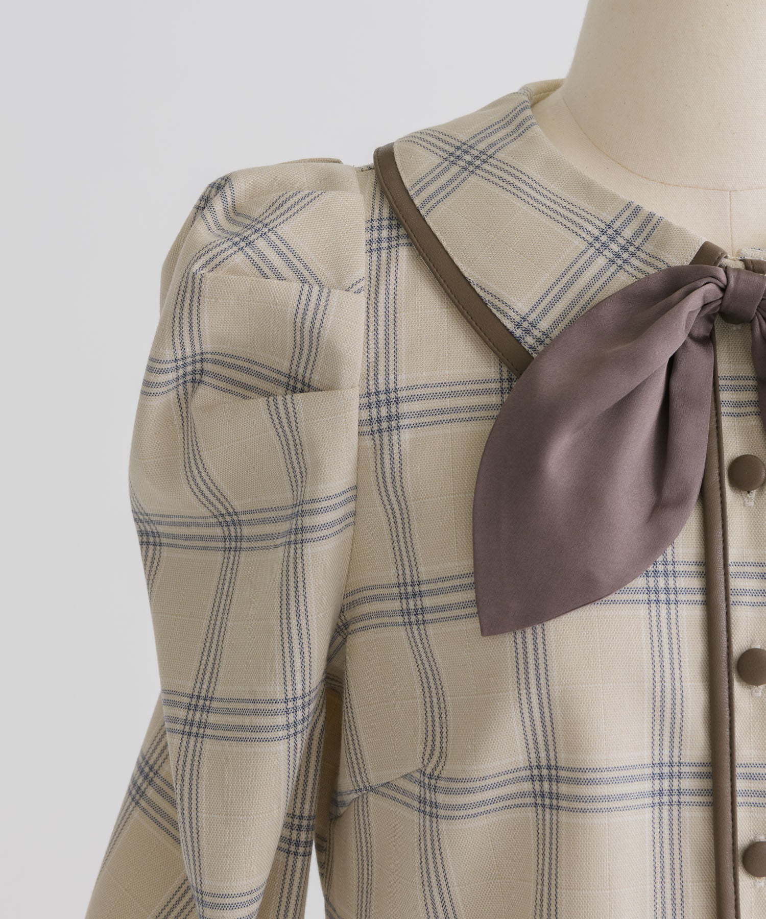 リボンタイバイカラートップス