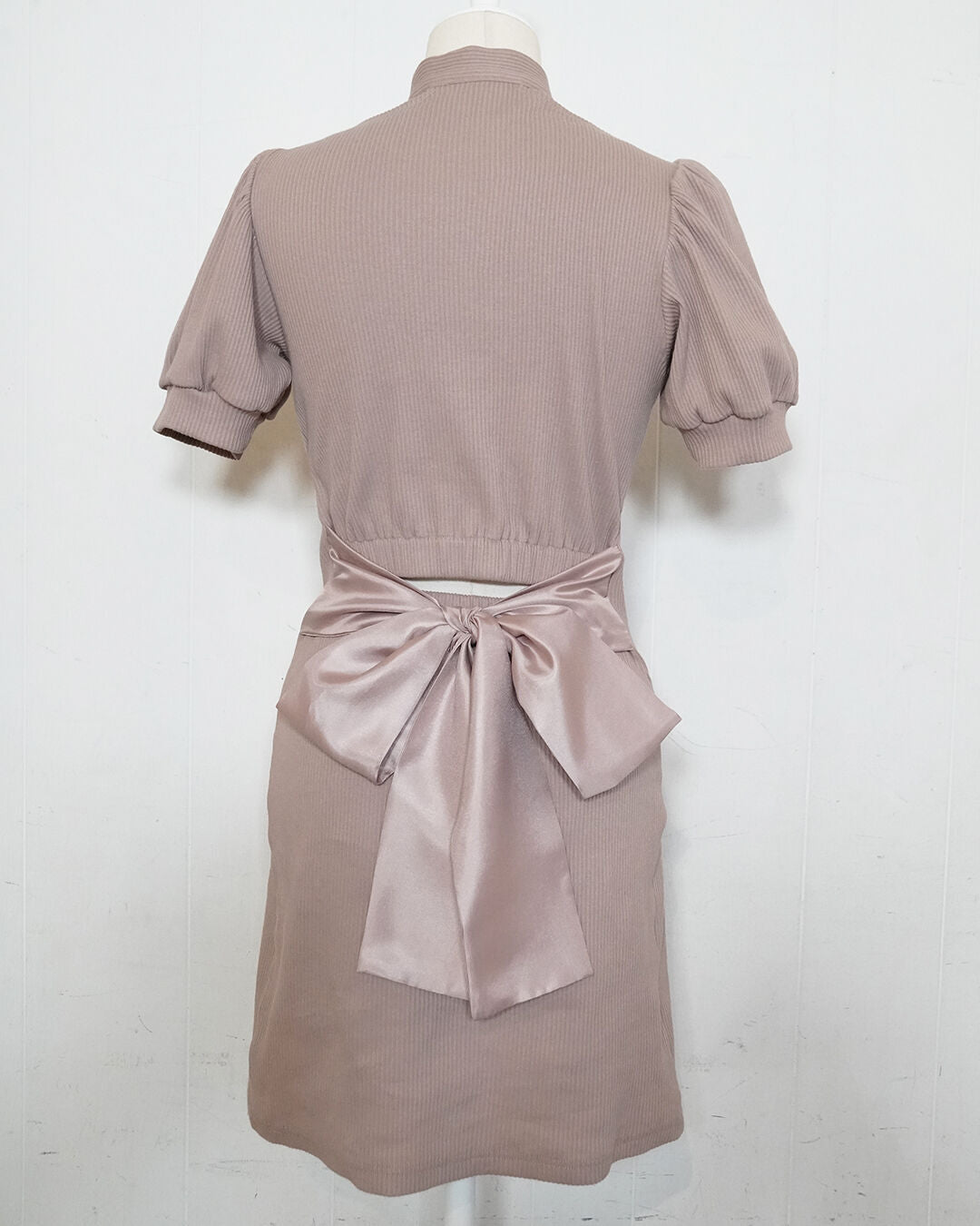 バックリボンチョーカーカットワンピース