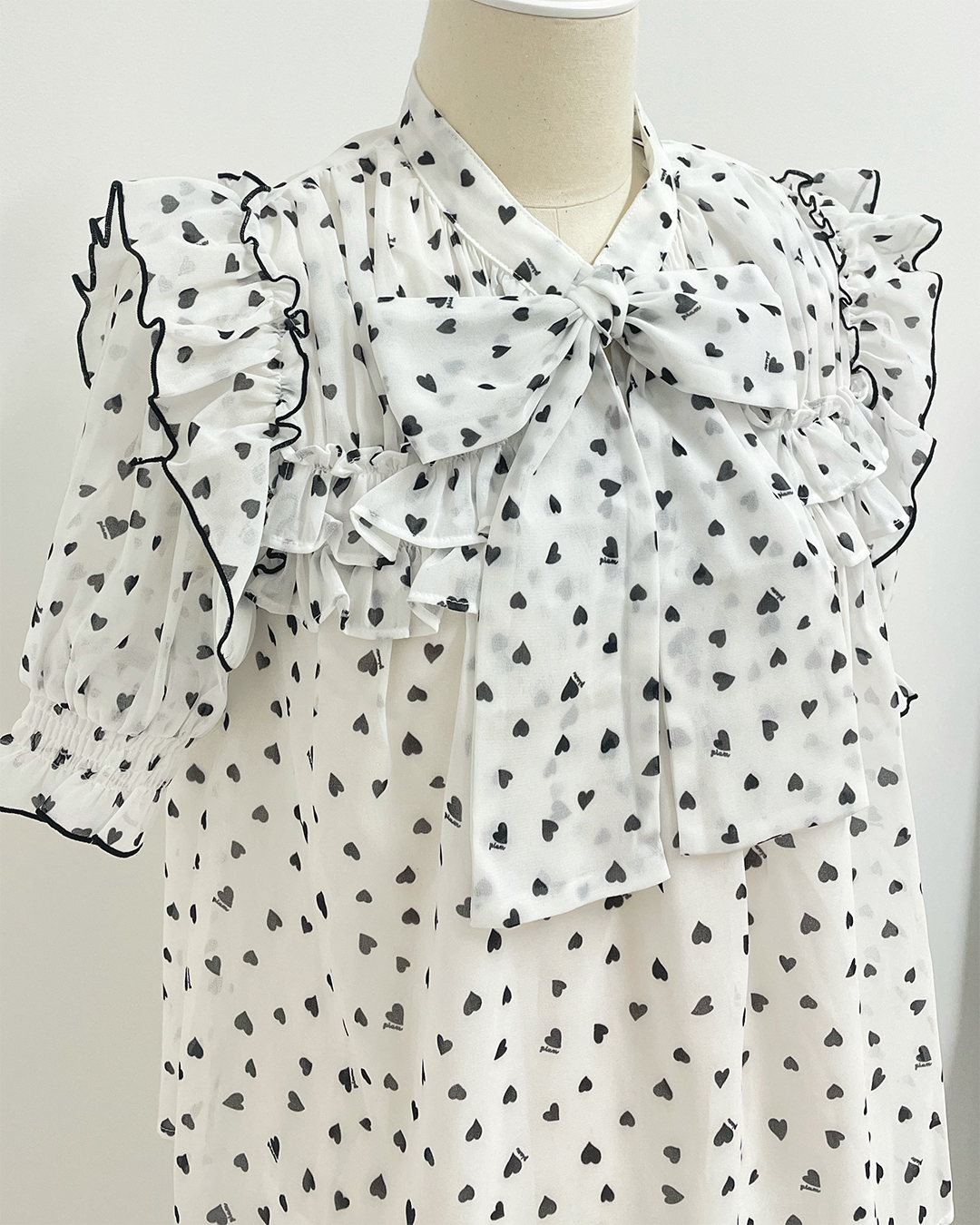 piumハートボウタイフリル半袖ブラウス