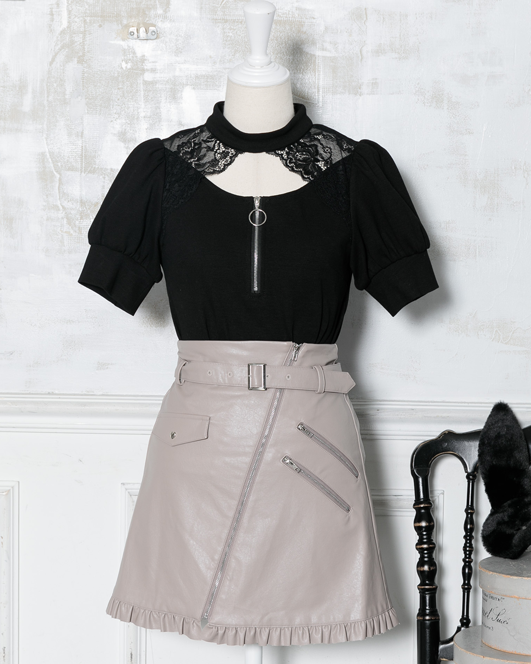 レースカットアウトハイネックカットソー