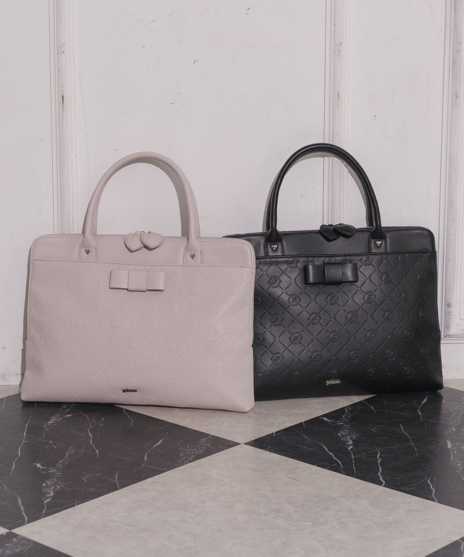 piumモノグラムPCバッグ