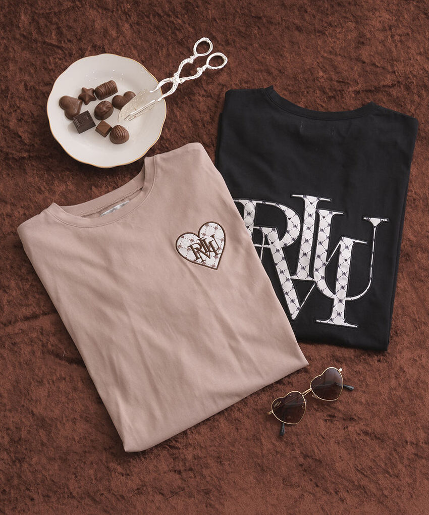 バックロゴpiumモノグラムロングTシャツ