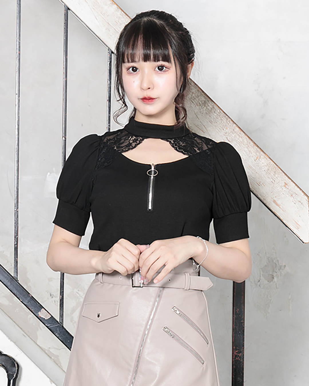 レースカットアウトハイネックカットソー