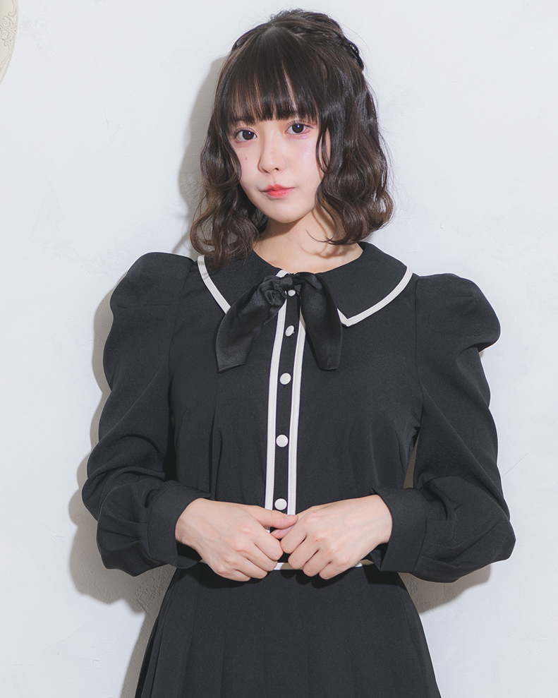 リボンタイバイカラートップス