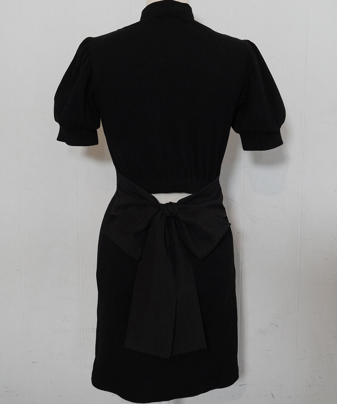 バックリボンチョーカーカットワンピース