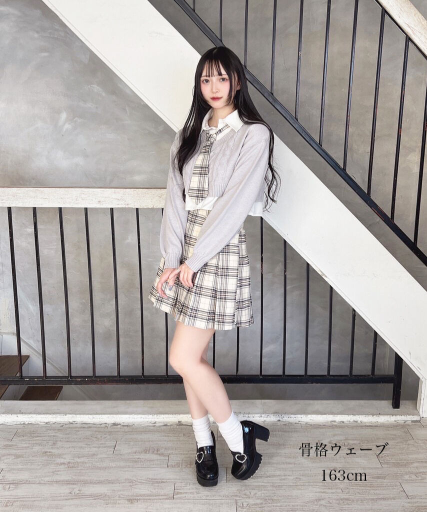 ネクタイ付きフレアプリーツスカート