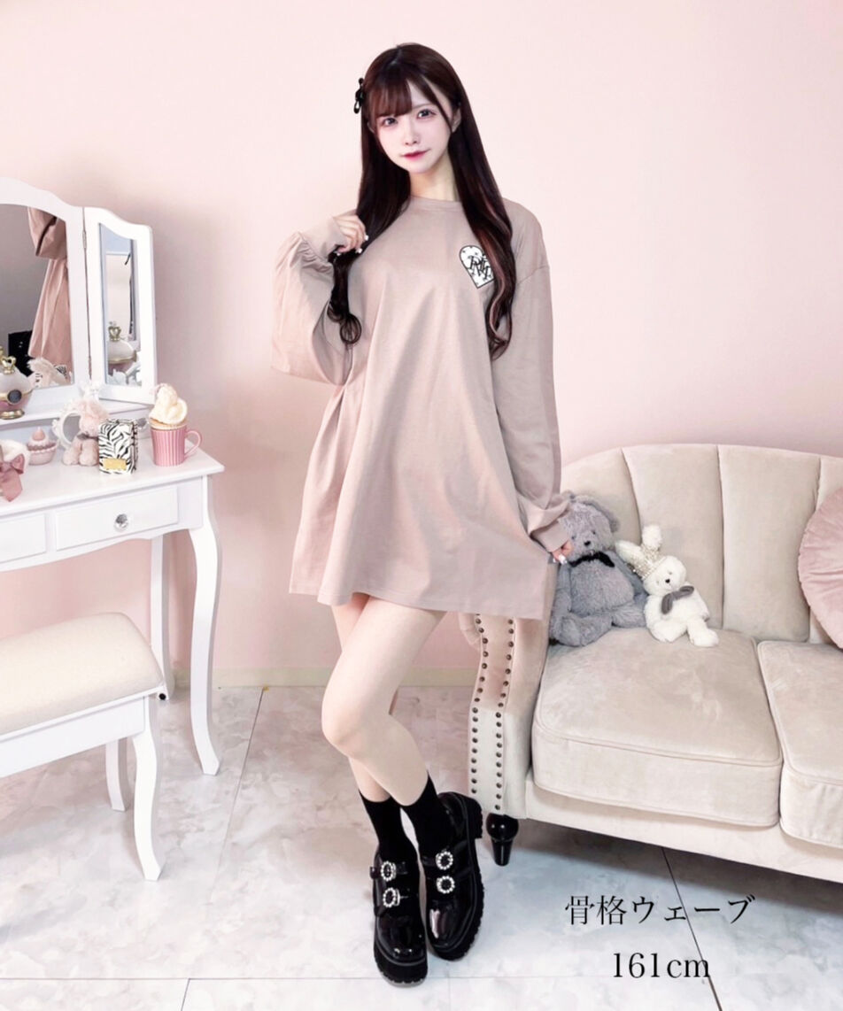 バックロゴpiumモノグラムロングTシャツ